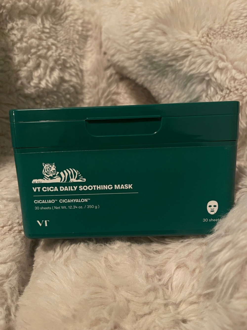 VT Cica Daily Soothing Mask - Teal Green Skincare Box